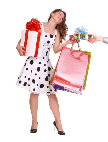 Jong meisje met geschenk tas. geïsoleerd. — Stockfoto