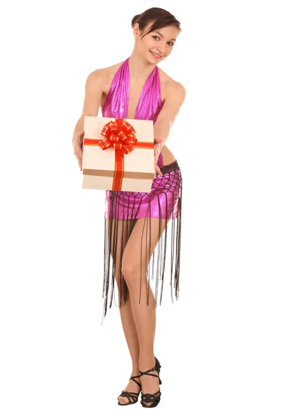 Vrouw met witte geschenkdoos. — Stockfoto