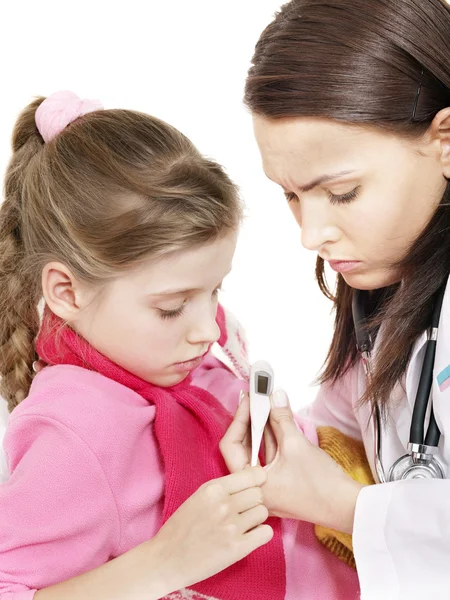 Médico leve a temperatura da criança — Fotografia de Stock