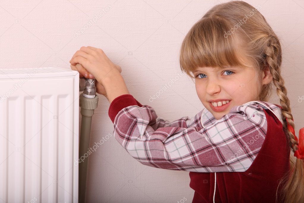 Girl try open thermostat. Crisis.