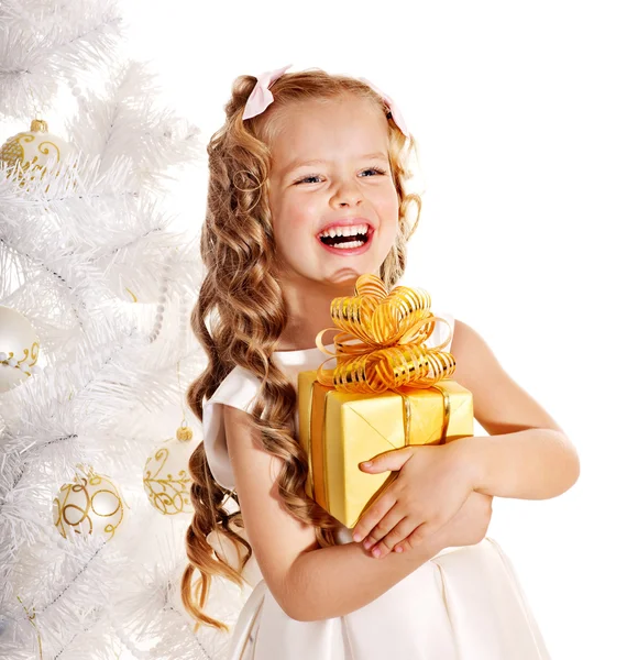 子供のクリスマスのギフト ボックス. — ストック写真