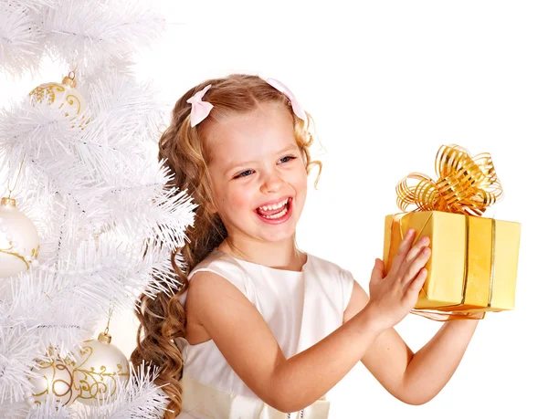Kluk s Vánoční dárková krabička. — Stock fotografie