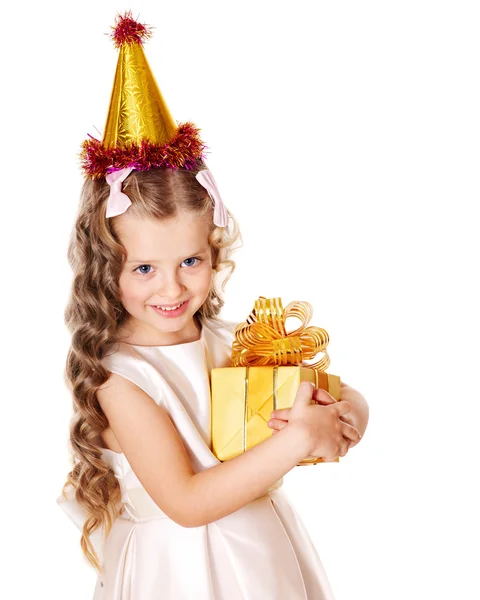 Doğum günü hediye kutusu ile çocuk. — Stok fotoğraf