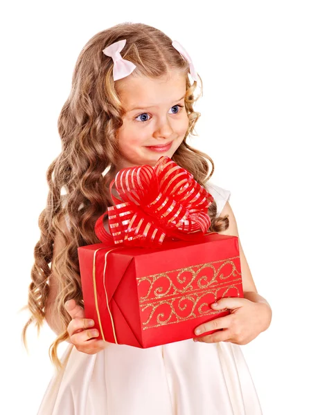 Ребенок с подарочной коробкой . — стоковое фото
