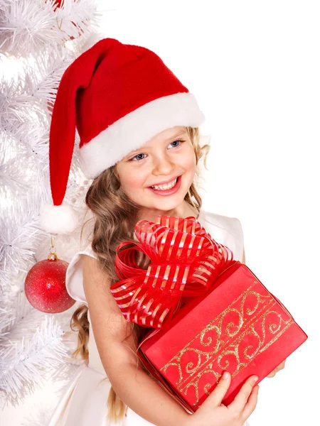 Dziecko dając Boże Narodzenie podatek od darowizn pudło. — Zdjęcie stockowe