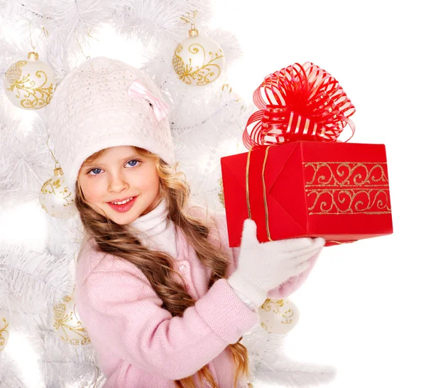 Dítě s červenou Vánoční dárková krabička. — Stock fotografie