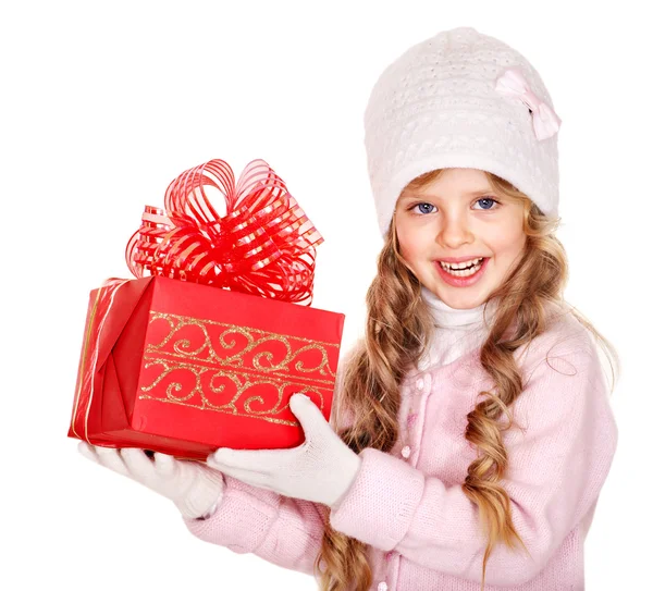 Enfant avec boîte cadeau de Noël rouge . — Photo