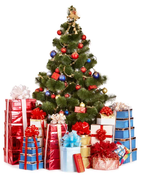 圣诞树和组礼品盒. — 图库照片