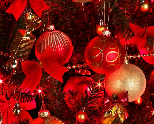 Fondo de Navidad con árbol rojo . — Foto de Stock