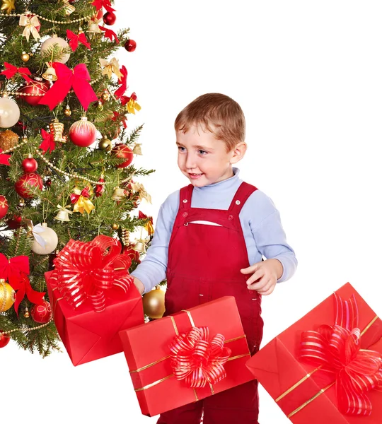 Niño con caja de regalo de Navidad . —  Fotos de Stock