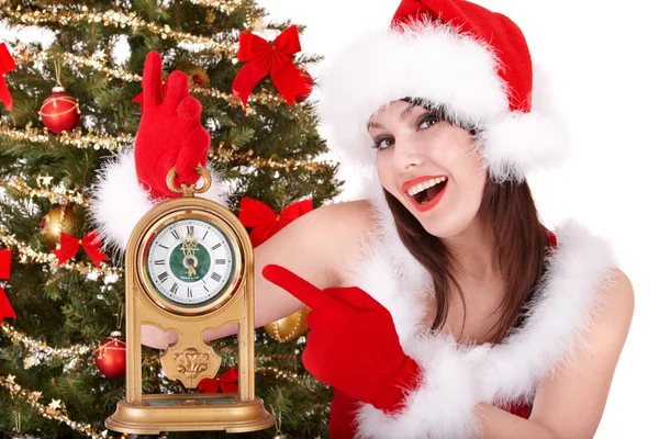 Christmas flicka i santa hatt hålla stack presentförpackning. — Stockfoto