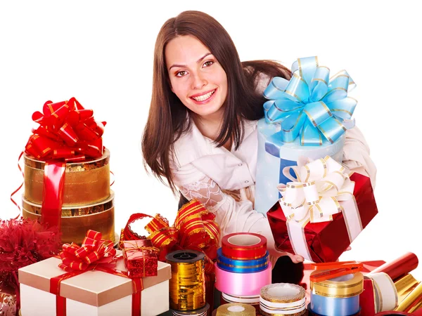 Chica con grupo de caja de regalo de color . —  Fotos de Stock