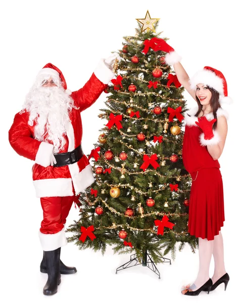 Meisje en santa clausule door kerstboom. — Stockfoto