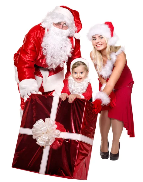 Άγιος Βασίλης οικογένεια με παιδί κρατώντας το κιβώτιο δώρων.. — Φωτογραφία Αρχείου