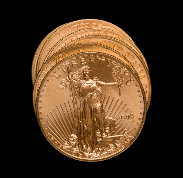 Стек золотих монет орла — стокове фото