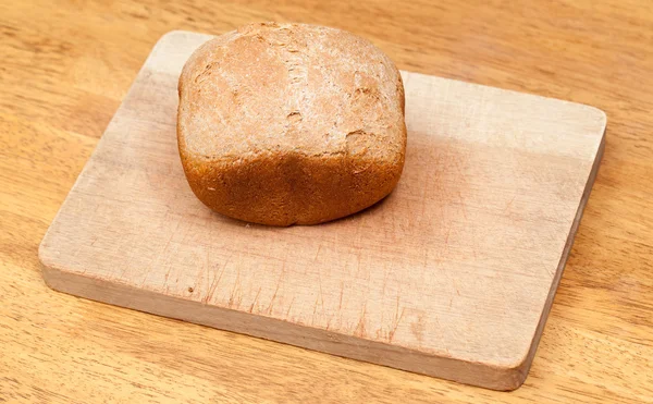 Пшеничный хлеб, запеченный в машине — стоковое фото
