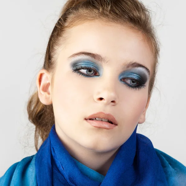 Beautiful woman with blue color scarf. — Stock Photo, Image