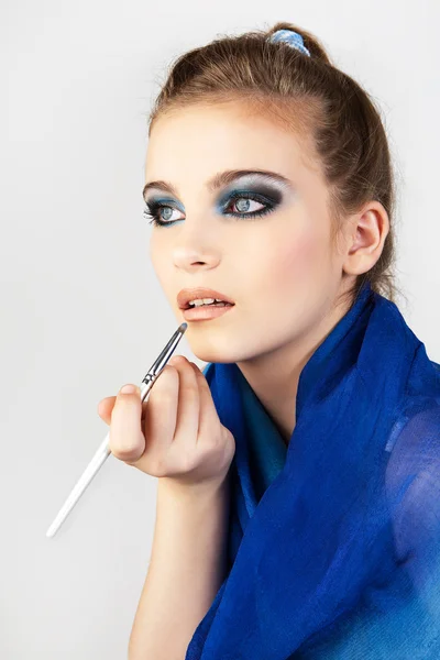 Maquillarse. —  Fotos de Stock