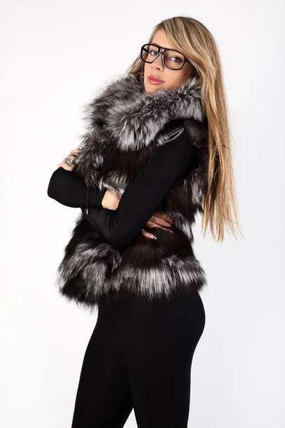 A woman in dark glasses and a fur coat. — Stock Photo, Image