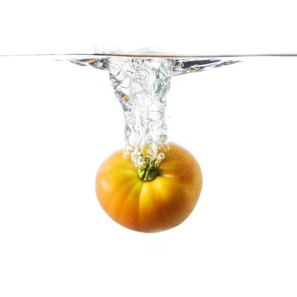 Tomaten im Wasser — Stockfoto