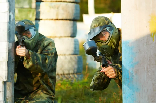 Two paintball players — Stock Photo, Image