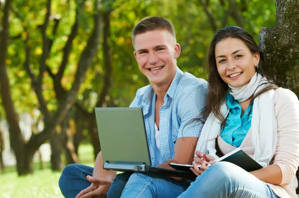 Two smiling young students outdoors — Stock Photo, Image