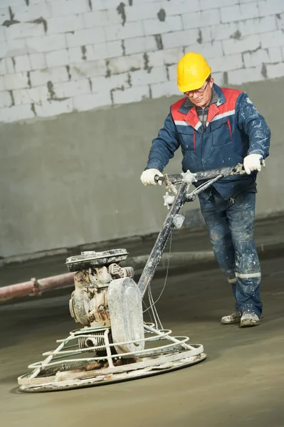 Worker trowelling and finishing of concrete — Stock Photo, Image
