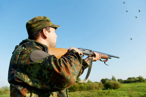 Hunter shooting with rifle gun — Stock Photo, Image