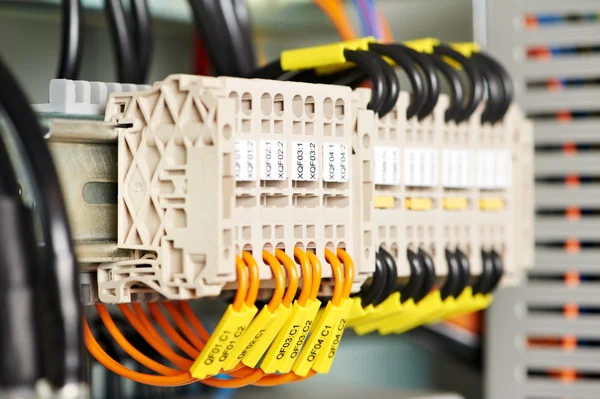 Elektrische fuseboxes en macht lijnen switchers — Stockfoto