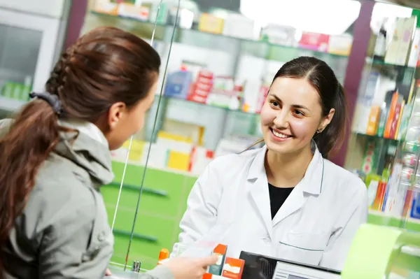Compra de medicamentos de farmacia médica — Foto de Stock