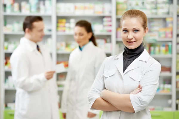 Γυναίκα φαρμακείο φαρμακείο σε φαρμακείο — Φωτογραφία Αρχείου