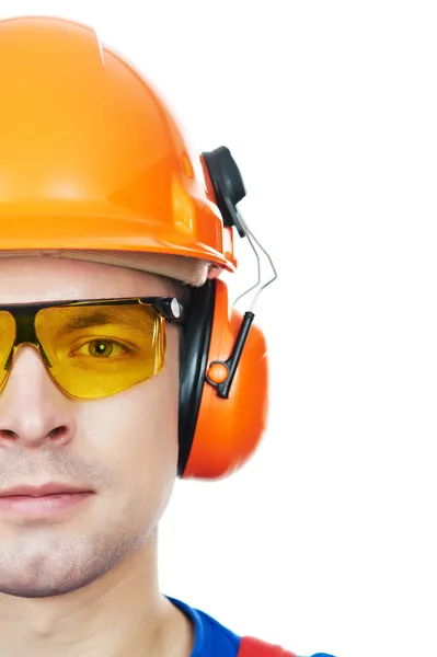 Construtor em chapéu duro, auriculares e óculos — Fotografia de Stock