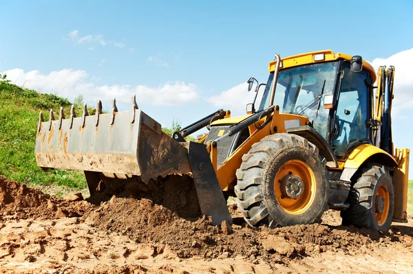 Grävmaskin lastare med traktorgrävare verk — Stockfoto