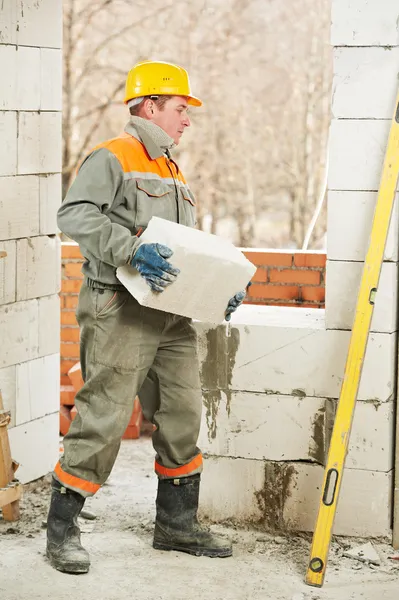Bricklayer at construction masonry works — Stock Photo, Image