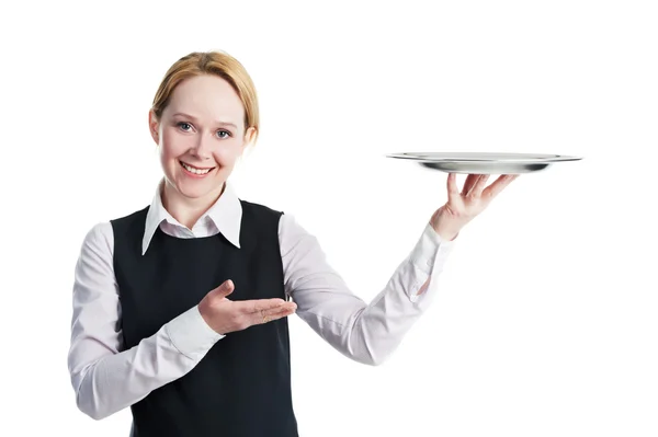 Γυναίκα σερβιτόρος με μεταλλικά cloche καπάκι κάλυμμα — Φωτογραφία Αρχείου