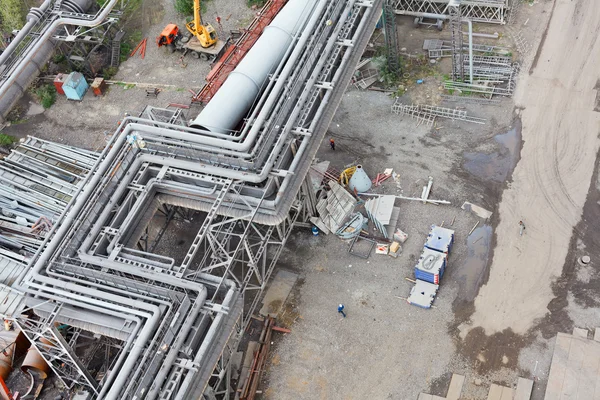 Industriegas- und Ölpipelines auf Fabrik — Stockfoto