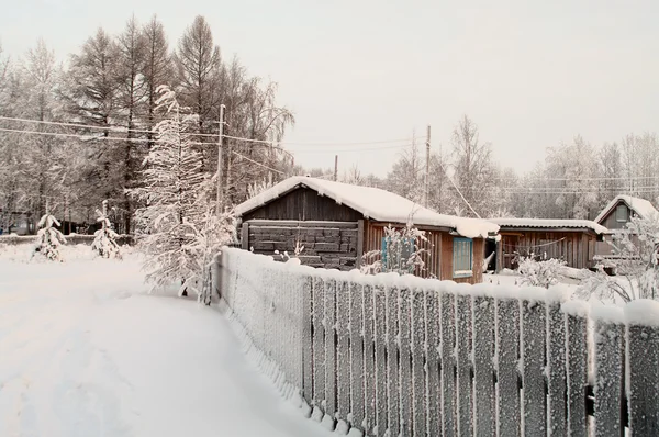 Stagione invernale nel villaggio russo — Foto Stock