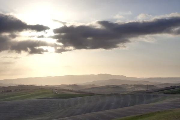 Пагорби Тоскани на сході сонця — стокове фото