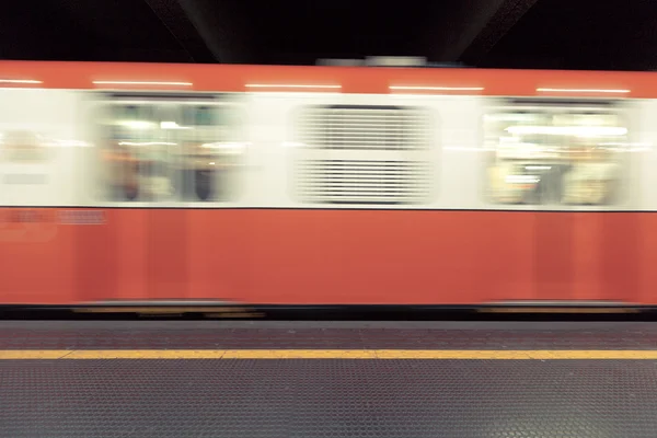 Train de métro, effet flou du mouvement — Photo