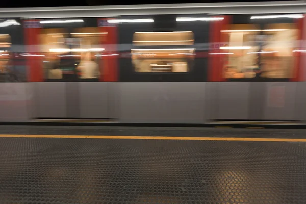 Vlak metra, efekt rozostření pohybu — Stock fotografie