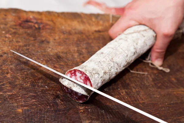 Butcher Slicing Salami — Stock Photo, Image