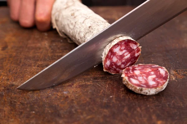 Butcher Slicing Salami — Stock Photo, Image