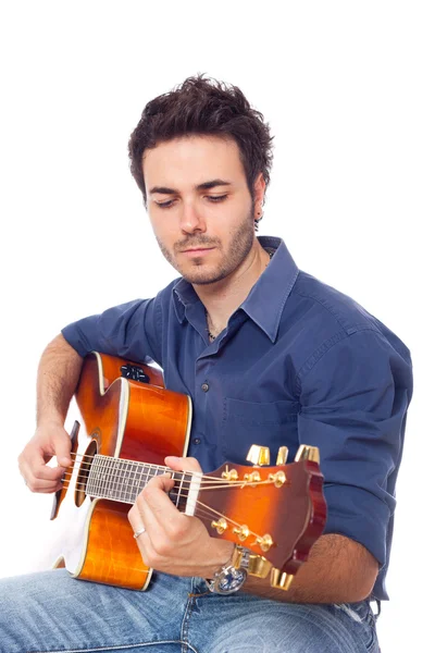 Νεαρός που παίζει κιθάρα — Φωτογραφία Αρχείου