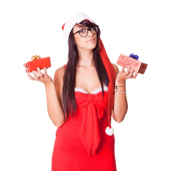 Mulher com chapéu de Santa e presente de Natal — Fotografia de Stock