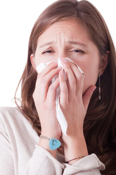 Mulher doente soprando o nariz — Fotografia de Stock