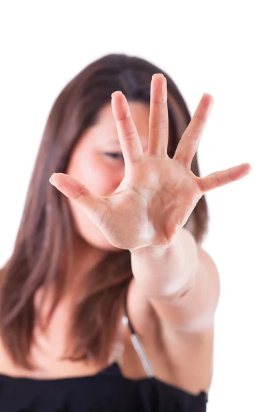 Frau zeigt offene Hand, Stoppschild — Stockfoto