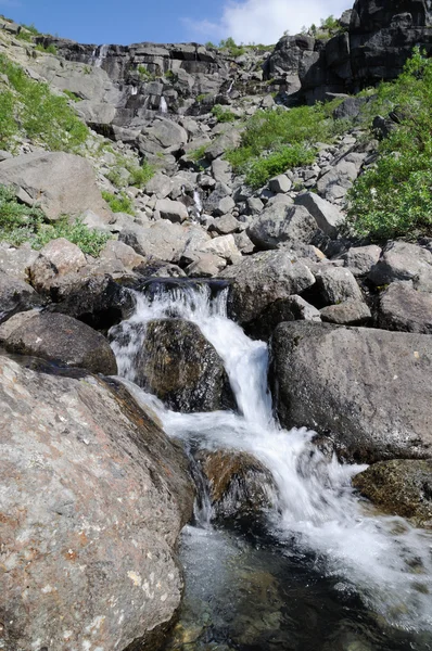 Pequena cachoeira. — Fotografia de Stock