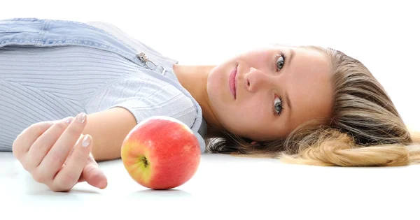 Das Mädchen und ein Apfel. — Stockfoto