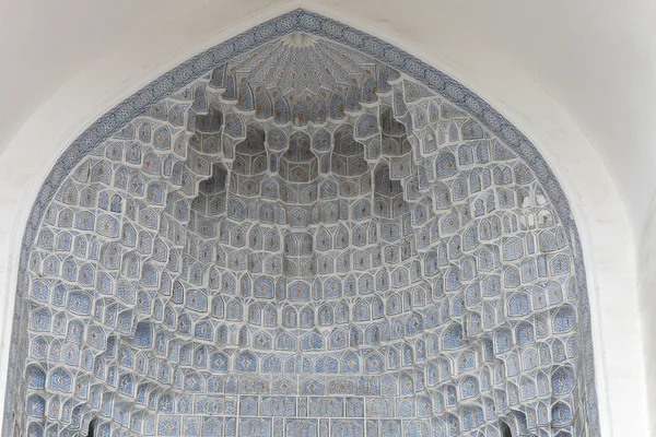 Olika muqarnas dekoration i guri amir mausoleum — Stockfoto