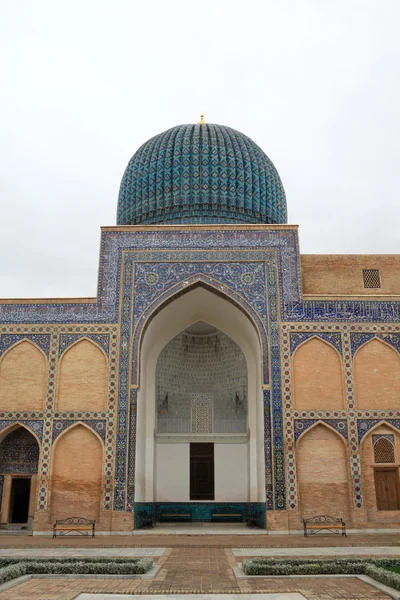 Facade of Guri Amir mausoleum in Samarkand — Stock Photo, Image